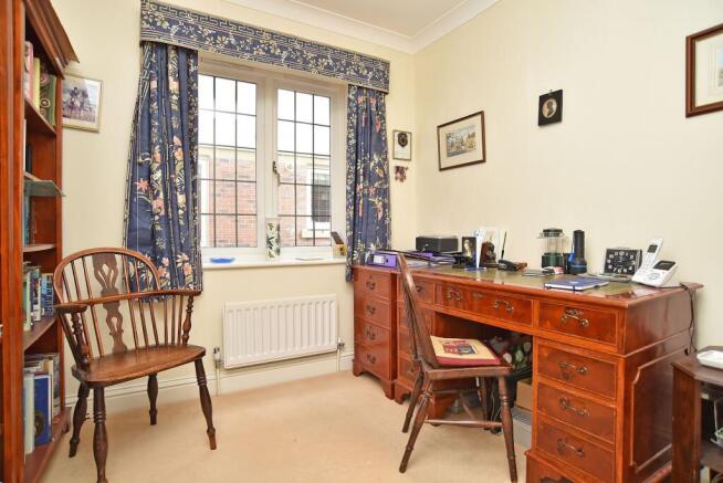 3 bed Flat for sale Image 12