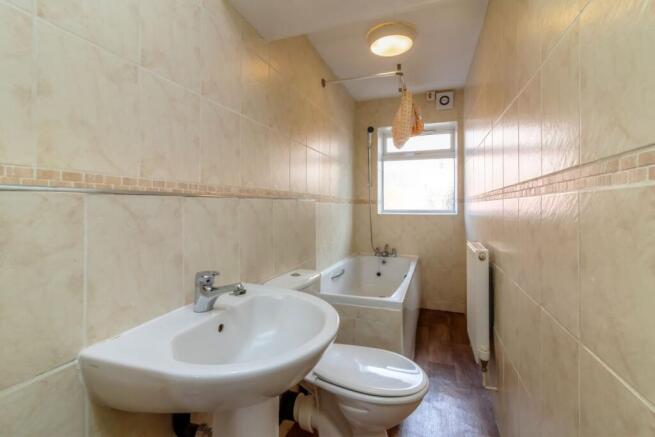 3 bed Terraced to rent Image 5