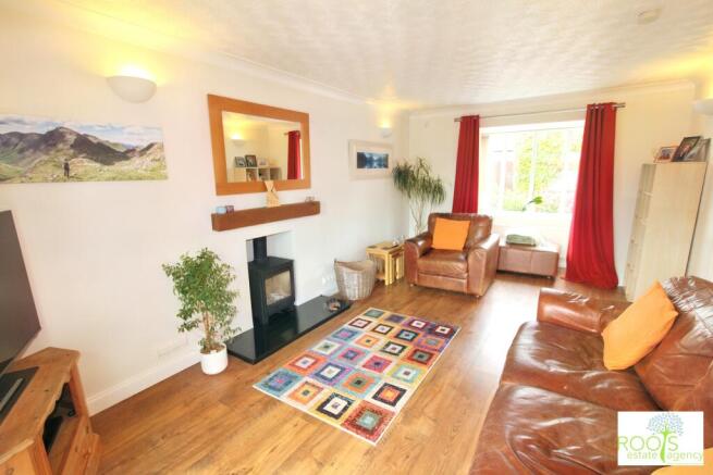 Sitting room to bay