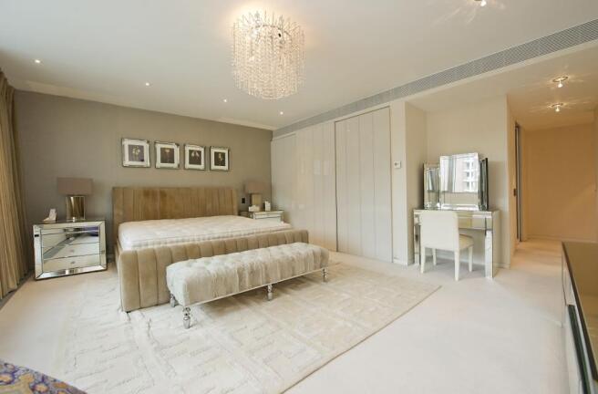 8206182-interior0...