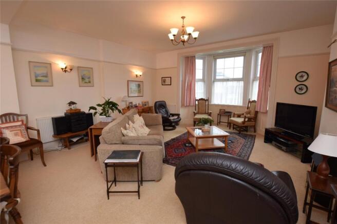 Lounge Dining 1