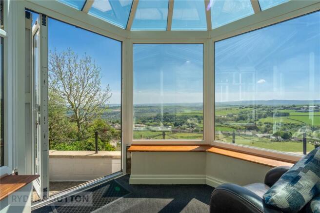 4 bed Detached for sale Image 4