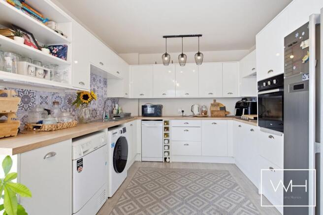 3 bed House for sale Image 10
