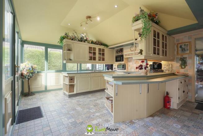 Estate Agent EweMove Scunthorpe Kitchen