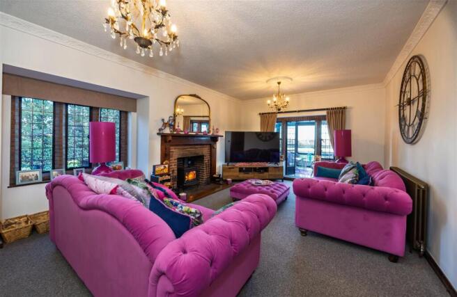 Lounge 1 SAPL3801-20251125-DxO_DeepPRIME XD2s.jpg