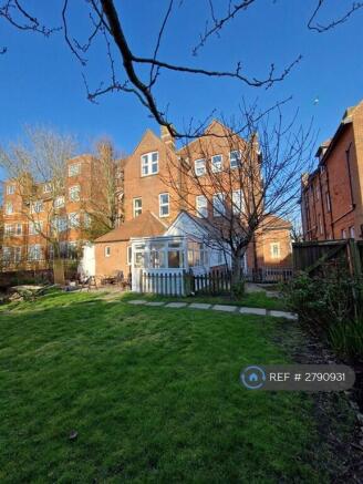 Garden Flat At Rear Of Building