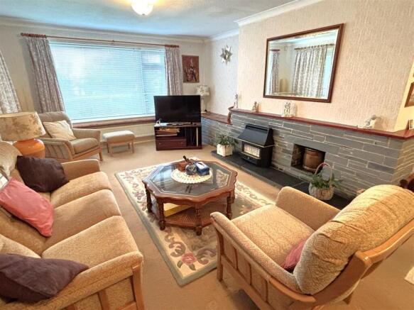 Living Room (2).jpeg