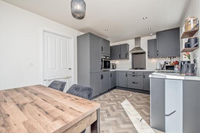 3 bed Semi-Detached for sale Image 10