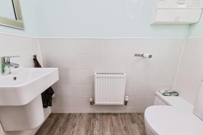 4 bed Detached for sale Image 10