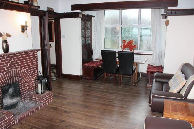 LOUNGE/DINER