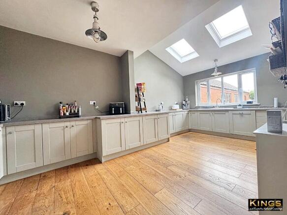 4 bed Detached for sale Image 7