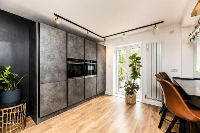 3 bed Terraced for sale Image 11