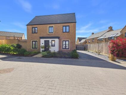 Achurch Close, St. Neots, Cambridgeshire, PE19