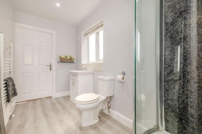 Jack & Jill en-suite