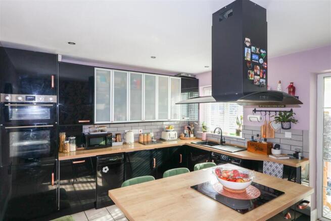 3 bed Detached for sale Image 8