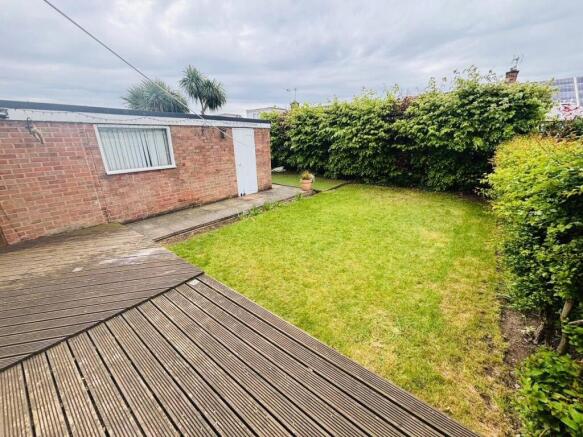3 bed Semi-Detached to rent Image 8