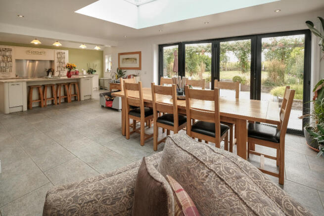 Kitchen/Dining area