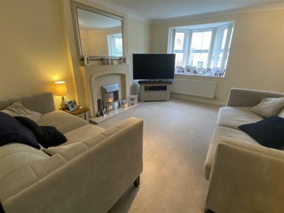 Lounge image 2