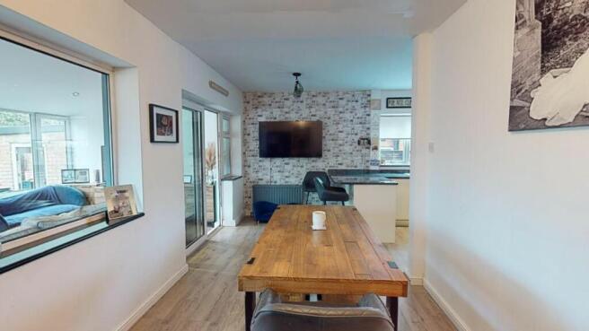 KITCHEN/DINING ROOM