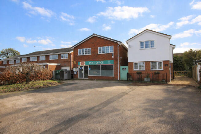 Front / Drive way...