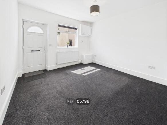 2 bed Terraced to rent Image 4