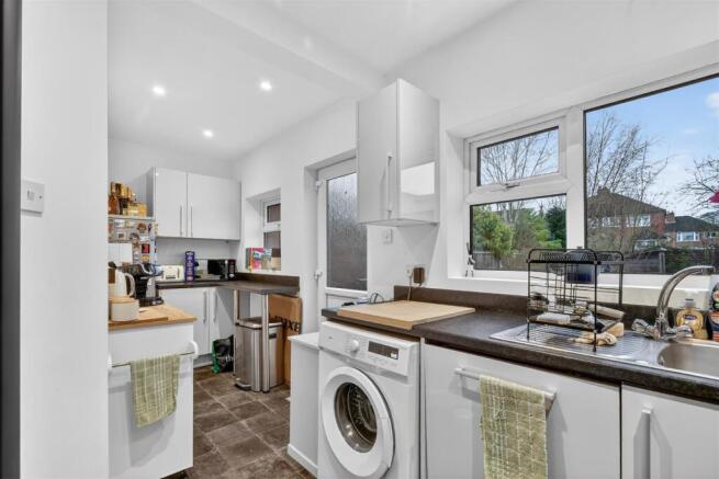 3 bed Semi-Detached for sale Image 6