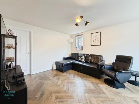 3 bed Semi-Detached for sale Image 9