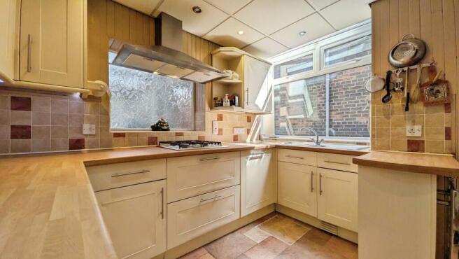 3 bed Terraced for sale Image 4