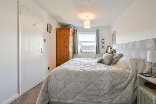 bedroom 1.JPG