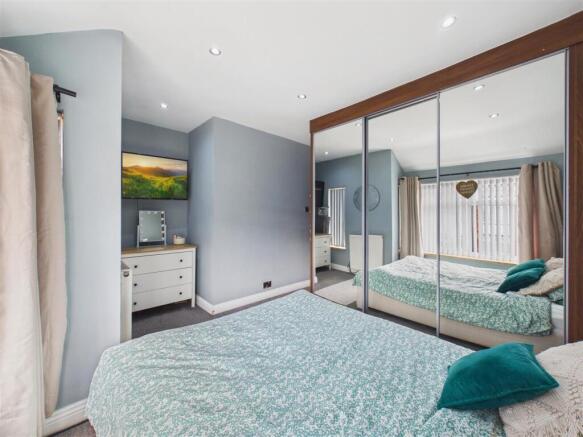3 bed Terraced for sale Image 10