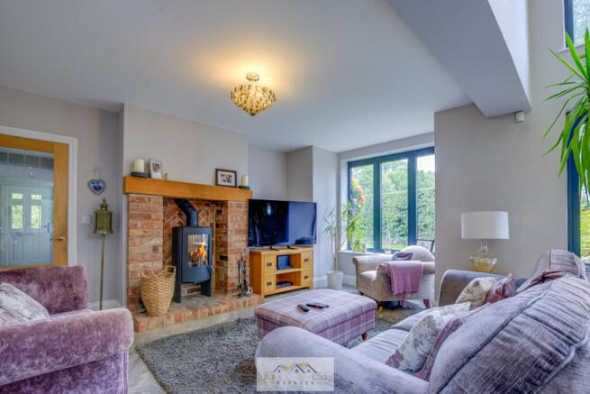 6 bed Detached for sale Image 9