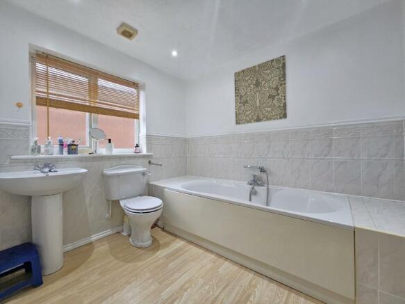 Family bathroom.jpg