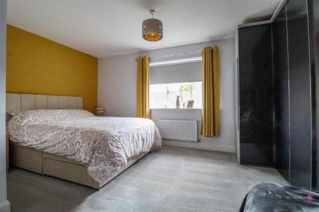 4 bed Semi-Detached for sale Image 9