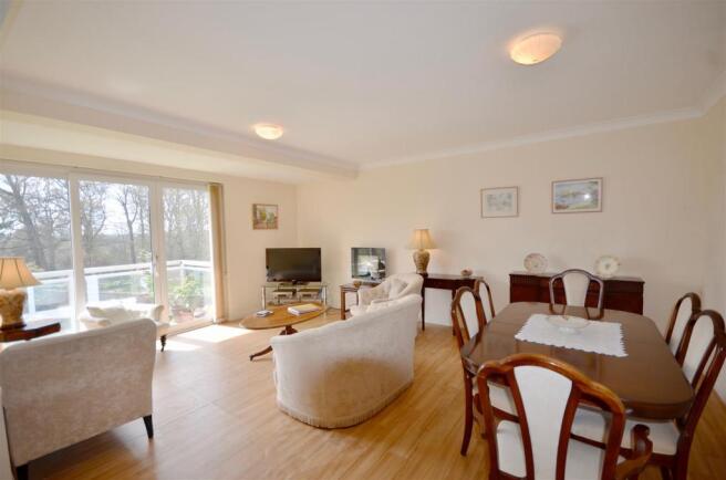 Lounge : Dining Room.jpg