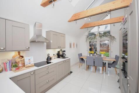 Upper Hale Road, Farnham, Surrey, GU9