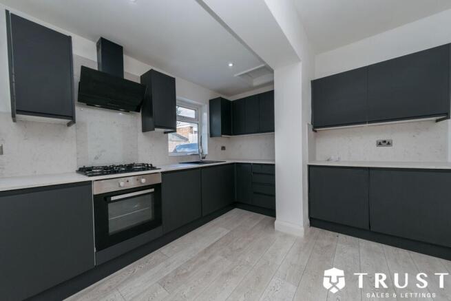 3 bed Semi-Detached to rent Image 5