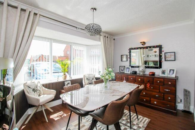 4 bed Semi-Detached for sale Image 6