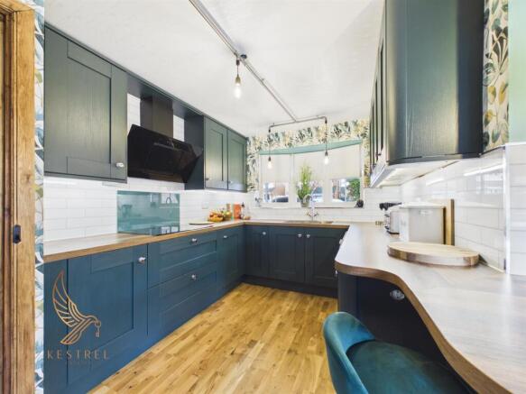 4 bed Detached for sale Image 3