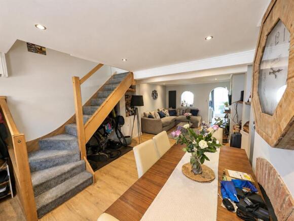 8 Mount Pleasant - Lounge.jpg