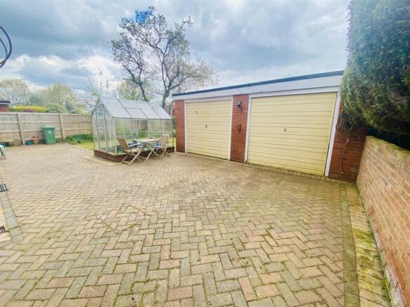 DOUBLE GARAGE