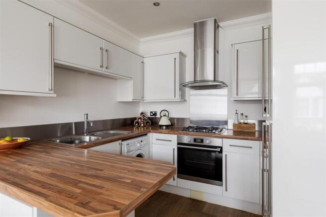 Lyndhurst Drive, E10