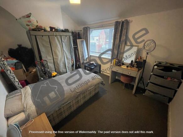 2 bed Terraced to rent Image 6