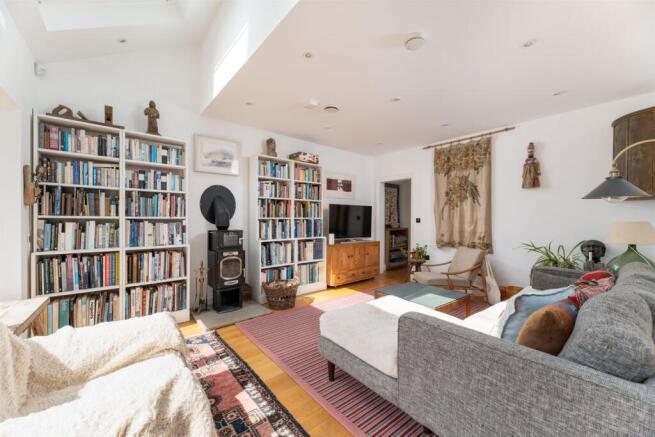 4 bed Detached for sale Image 6