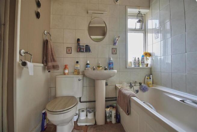 Family Bathroom to Rear