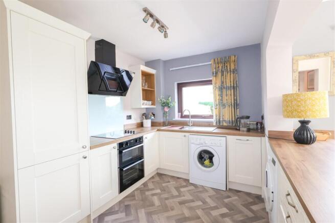 2 bed Semi-Detached for sale Image 5
