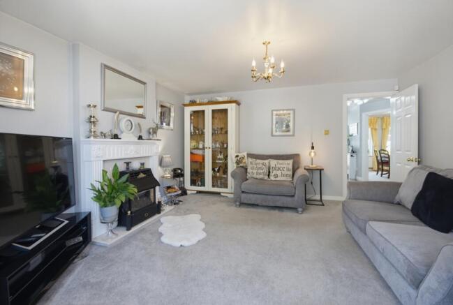 4 bed Detached for sale Image 11