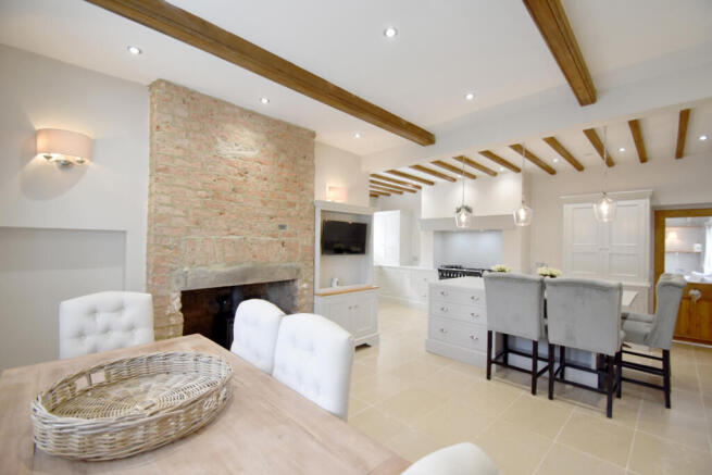 5 bed Detached for sale Image 5