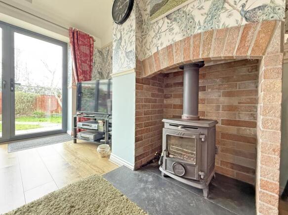 Barlow Gardens 28 - Stove.jpg