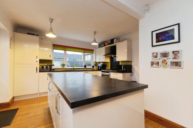 4 bed Semi-Detached for sale Image 7