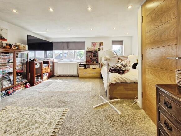 3 bed Semi-Detached for sale Image 11
